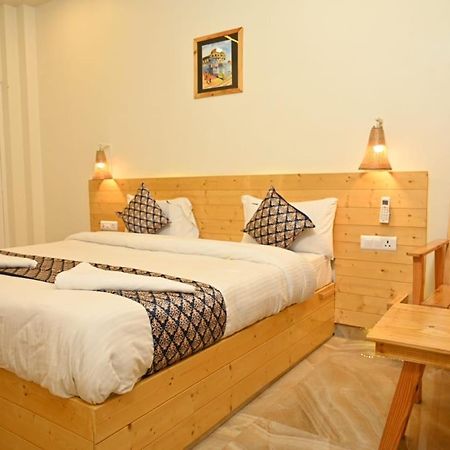 Hotel Ganga Graden Varanasi Esterno foto